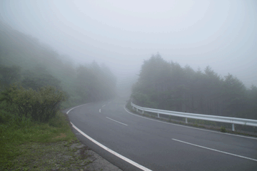 霧の山道