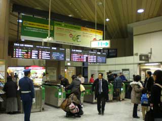 【写真: 上野駅 新幹線改札】