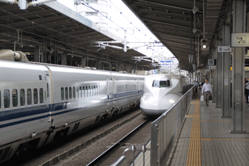 図 名古屋駅の新幹線