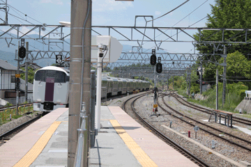 図 ホリデー快速 ビューやまなし@小淵沢駅